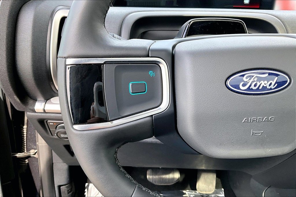 Certified 2025 Ford Expedition Active AWD/4WD image 17