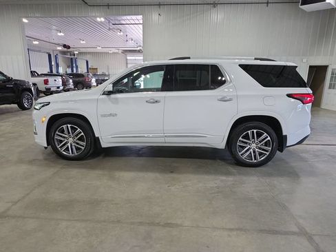Used 2023 Chevrolet Traverse High Country w/ LPO, Floor Liner Package AWD/4WD image 5