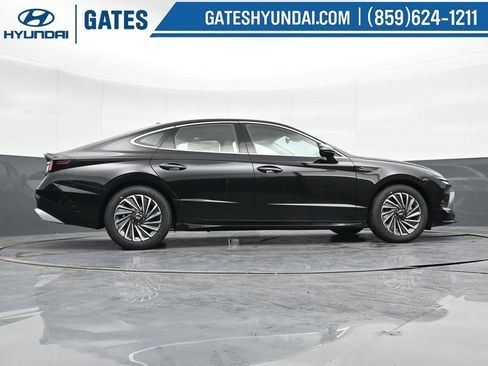 New 2025 Hyundai Sonata Limited image 32