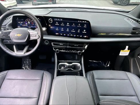 Used 2026 Chevrolet Traverse LT w/ Driver Confidence Package FWD image 15