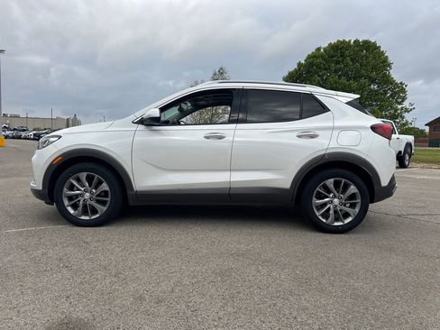 Used 2023 Buick Encore GX Essence w/ Experience Buick Package image 3