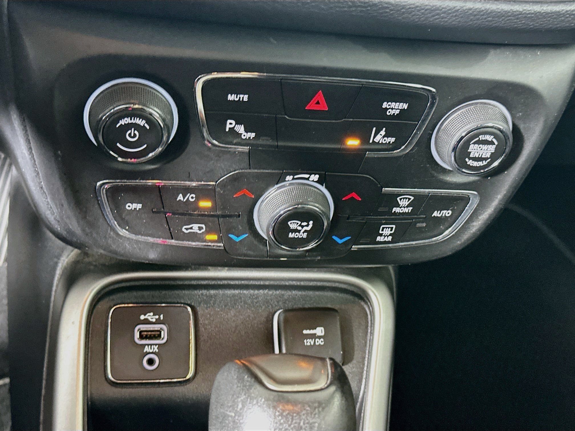 Used 2021 Jeep Compass Latitude w/ Sun and Sound Group FWD image 24