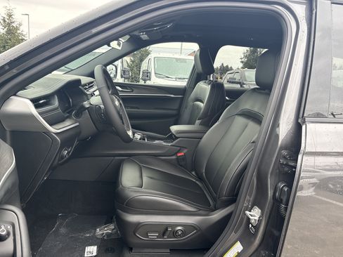 New 2025 Jeep Grand Cherokee L Limited image 17