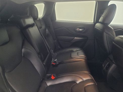 Used 2020 Jeep Cherokee Latitude Plus FWD image 19