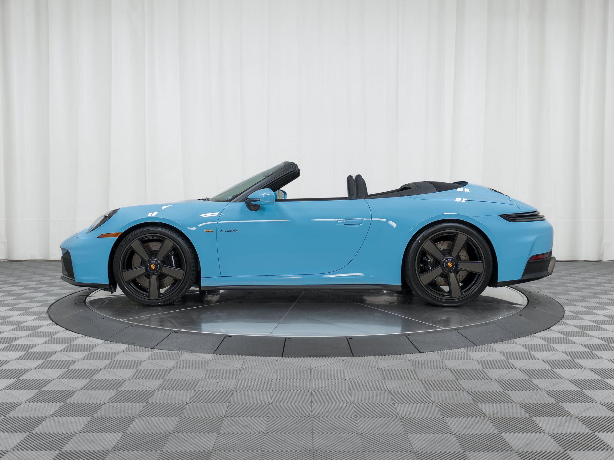 Used 2026 Porsche 911 GTS RWD image 2