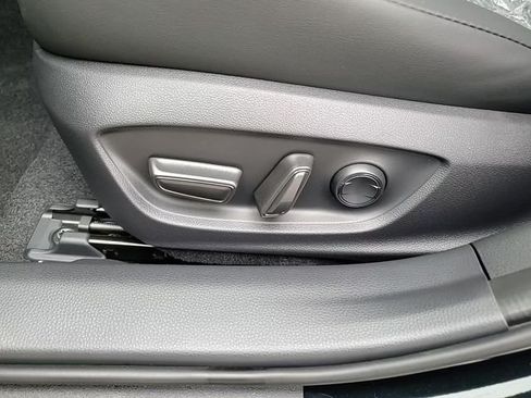 New 2026 Toyota Prius Plug-In Hybrid FWD image 12