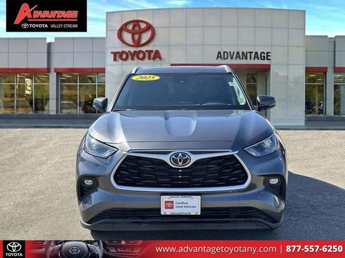 Certified 2025 Toyota Highlander XLE image 2