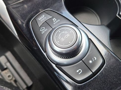 Used 2018 INFINITI QX30 Premium w/ Navigation Package AWD/4WD image 35