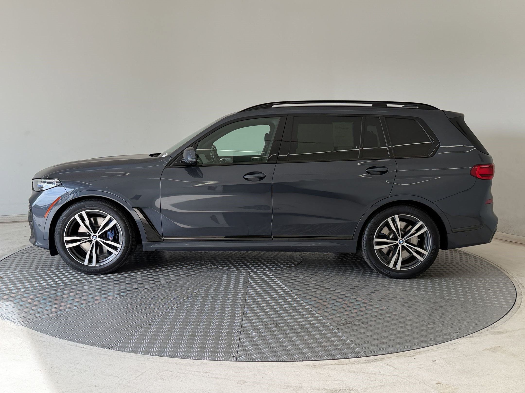 Used 2021 BMW X7 M50i w/ Executive Package AWD/4WD image 2