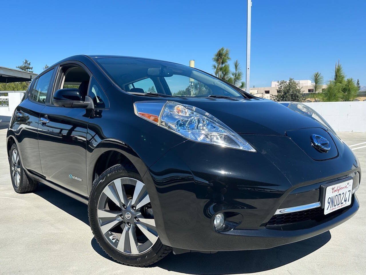 Used 2017 Nissan Leaf SL w/ Premium Package FWD image 8