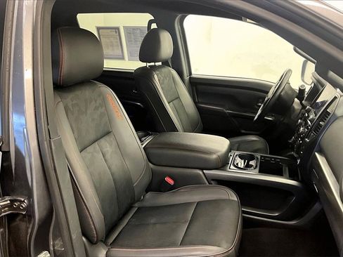 Used 2023 Nissan Titan PRO-4X image 6