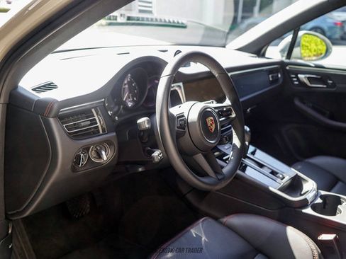 Used 2025 Porsche Macan GTS image 33