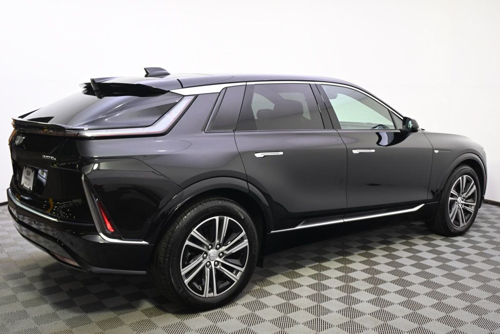 New 2026 Cadillac Lyriq Luxury w/ LPO, Floor Liner Package AWD/4WD image 7
