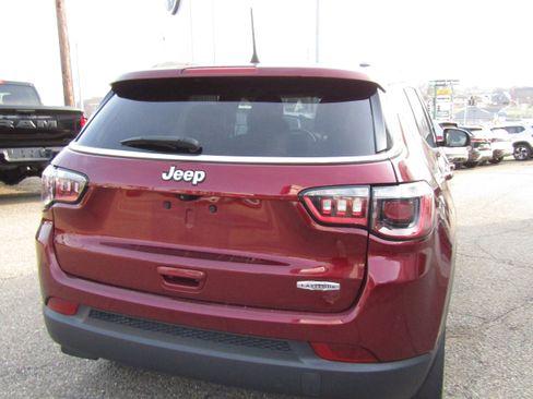 Used 2022 Jeep Compass Latitude image 6