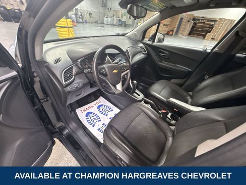 Used 2020 Chevrolet Trax LT w/ LT Convenience Package FWD image 13