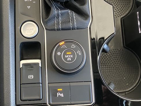Certified 2023 Volkswagen Atlas SEL R-Line AWD/4WD image 39