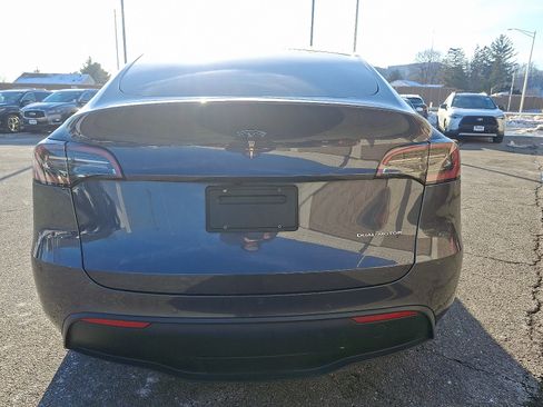 Used 2022 Tesla Model Y Long Range image 5