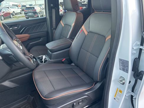 Used 2025 GMC Canyon AT4 image 16