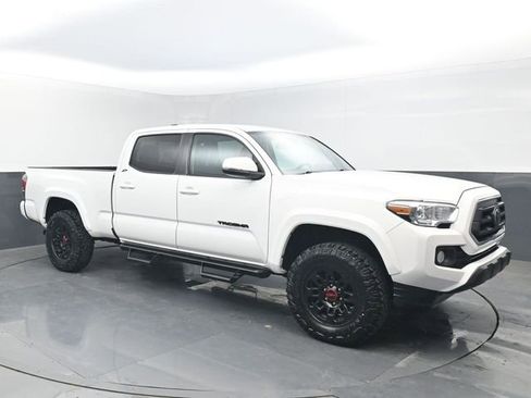 Used 2023 Toyota Tacoma SR5 w/ Technology Package image 7