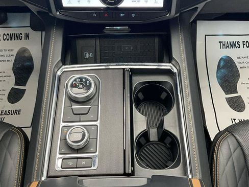Used 2022 Ford Expedition Platinum AWD/4WD image 17