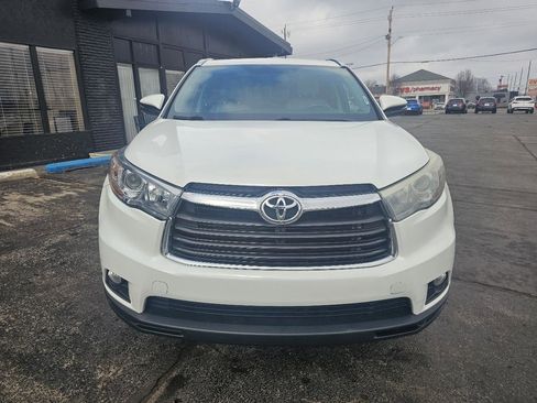 Used 2016 Toyota Highlander XLE image 2