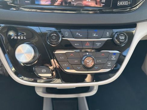 Used 2023 Chrysler Pacifica Touring-L FWD image 20