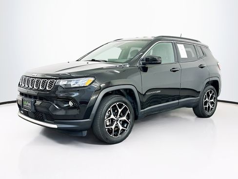 Used 2025 Jeep Compass Limited image 3