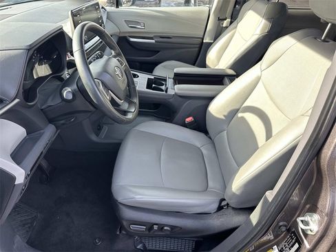 Used 2024 Toyota Sienna XLE image 20