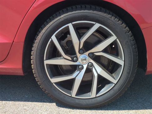 Used 2020 Volvo S60 T6 Momentum image 14