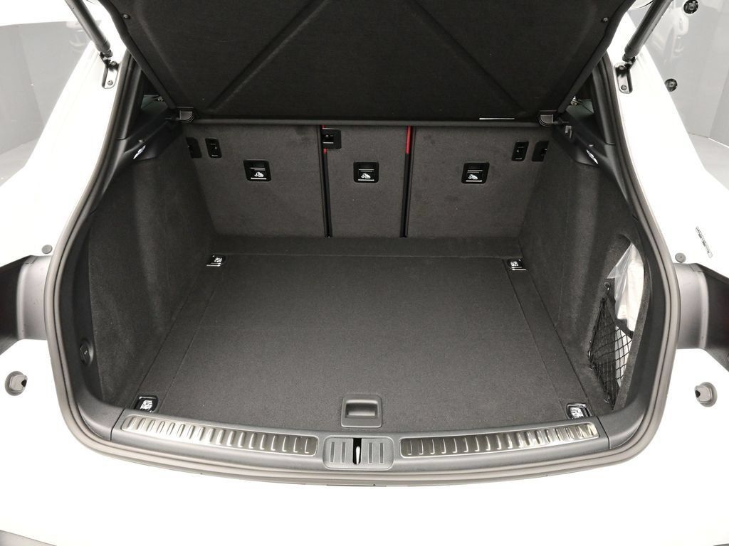 Certified 2026 Porsche Macan AWD/4WD image 16