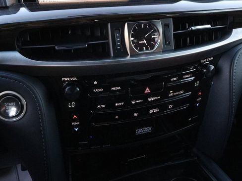 Used 2021 Lexus LX 570 4WD w/ Luxury Package image 21