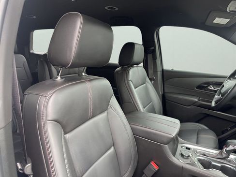 Used 2023 Chevrolet Traverse RS image 12