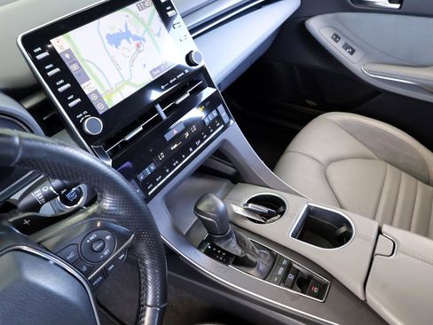 Used 2019 Toyota Avalon Touring FWD image 38
