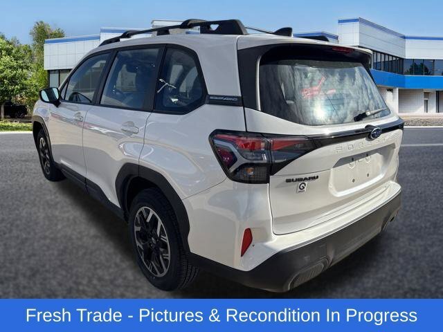 Used 2025 Subaru Forester w/ Convenience Package #1 AWD/4WD image 3