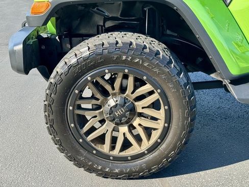Used 2018 Jeep Wrangler Unlimited Sahara w/ Uconnect 4C Nav & Sound Group AWD/4WD image 8