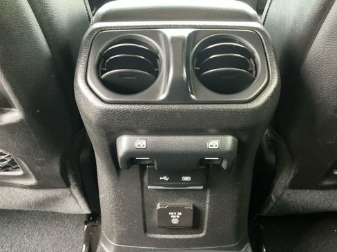 Used 2018 Jeep Wrangler Unlimited Rubicon image 13