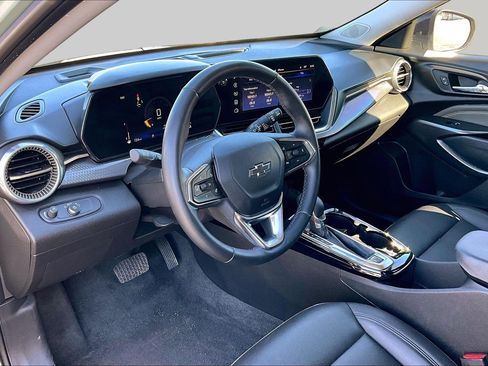 Used 2025 Chevrolet Trax ACTIV w/ Driver Confidence Package image 11