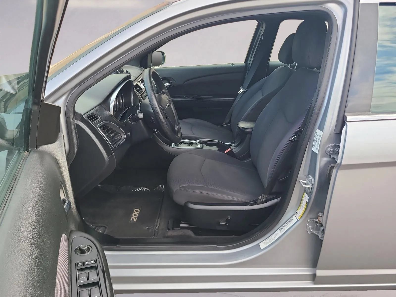 Used 2014 Chrysler 200 LX FWD image 11