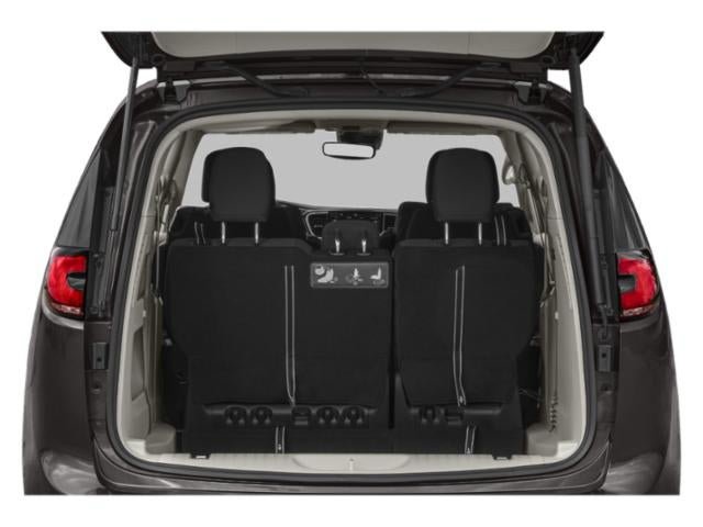 Used 2023 Chrysler Pacifica Touring-L FWD image 11