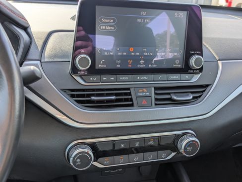 Used 2025 Nissan Altima 2.5 SR FWD image 10