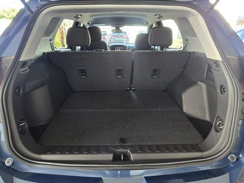 Used 2024 GMC Terrain SLE image 11