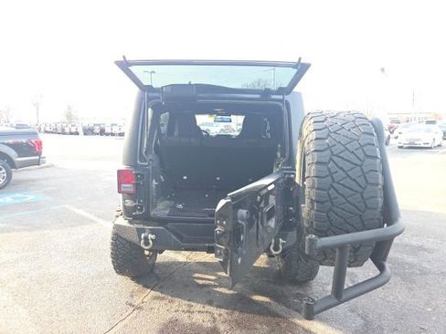 Used 2015 Jeep Wrangler Unlimited Rubicon image 8