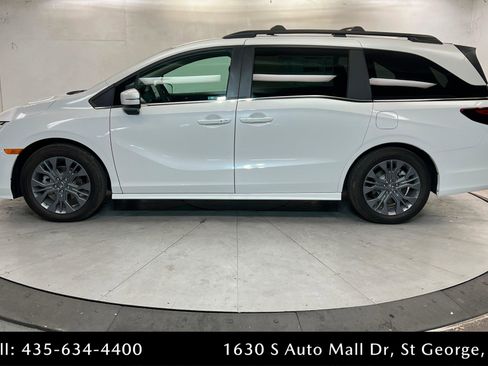 New 2026 Honda Odyssey Touring image 2