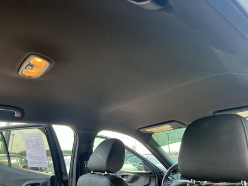 Used 2025 Chevrolet Trax RS FWD image 39