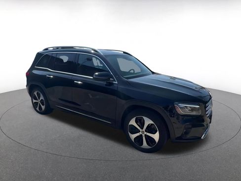 Used 2024 Mercedes-Benz GLB 250 image 2