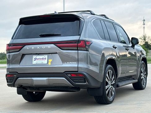 Used 2024 Lexus LX 600 4WD w/ Luxury Package image 8
