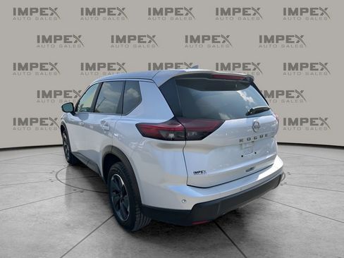 Used 2025 Nissan Rogue SV image 3
