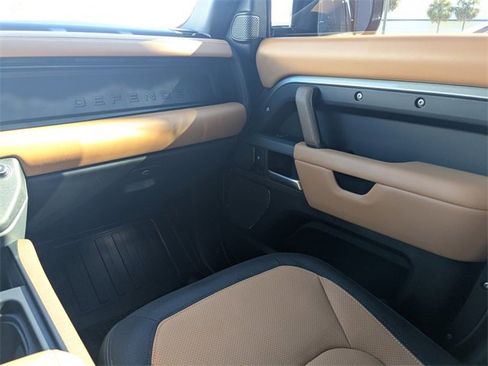 Used 2024 Land Rover Defender 110 X-Dynamic SE image 17