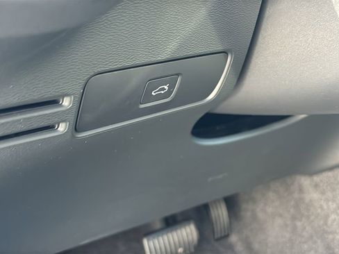 Certified 2026 Volvo XC40 B5 Plus AWD/4WD image 13