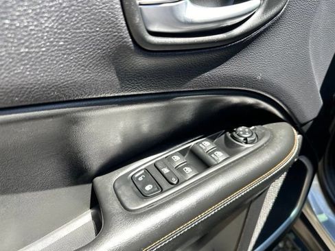 Used 2018 Jeep Compass Latitude w/ Popular Equipment Group AWD/4WD image 10